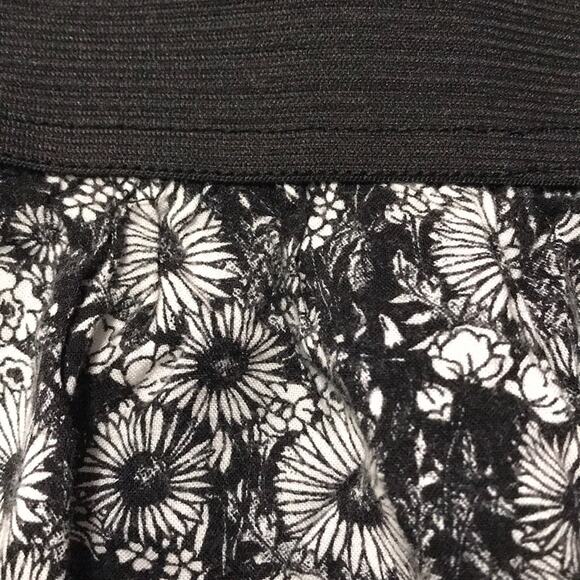 Takara Mini Skirt Black & White Floral Print Flowy Elastic Waist - Medium - Picture 3 of 7